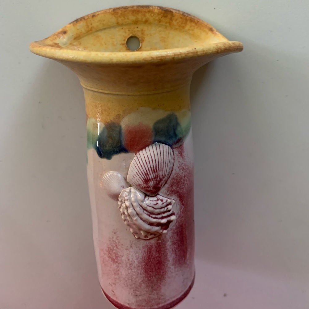 Gandee Pottery Wall Pocket for Beach Lovers